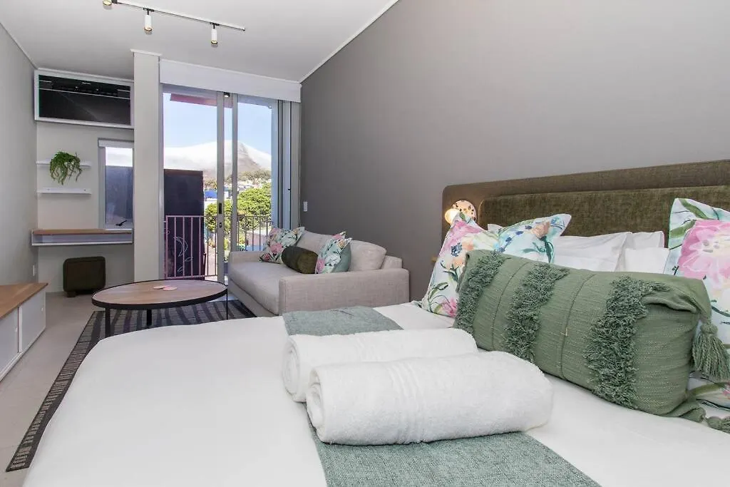Living In The Rose De Waterkant. Cape Town 0*,  South Africa